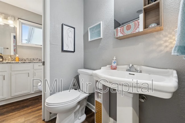 Building Photo - 1917 N Edgemoor St