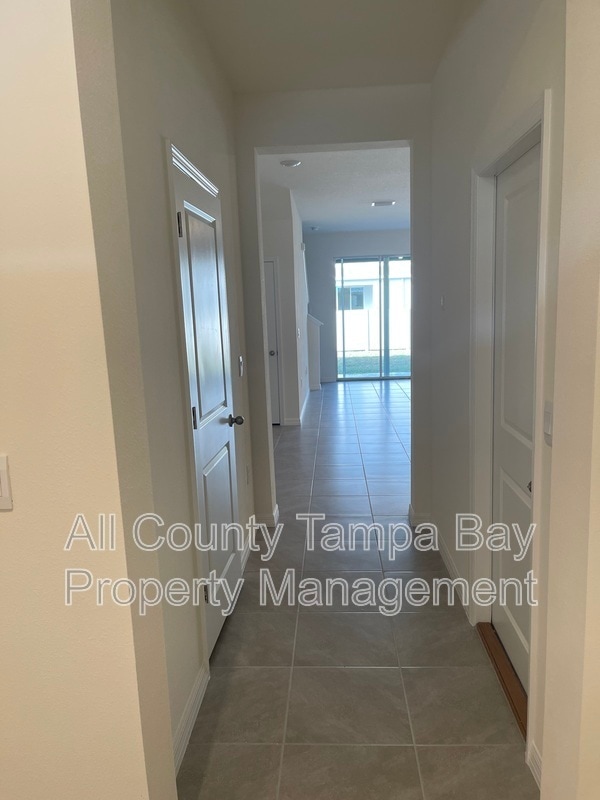 Building Photo - 33061 Major Oak Dr