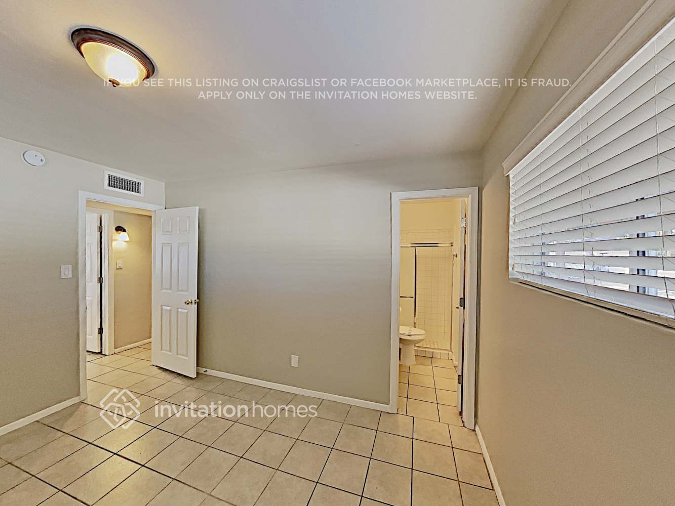 Building Photo - 4422 S Park Dr