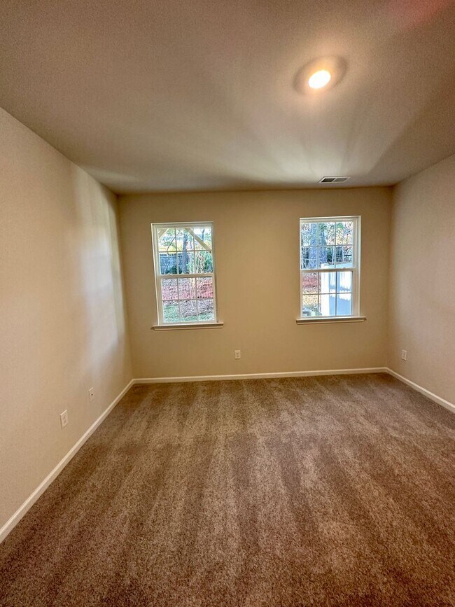 Building Photo - 4BR/3.5 Bath Townhouse in Prime Ballantyne Location; Great Schools