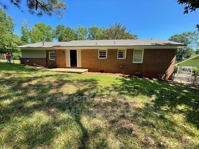 Building Photo - 418 E Northwoods Dr