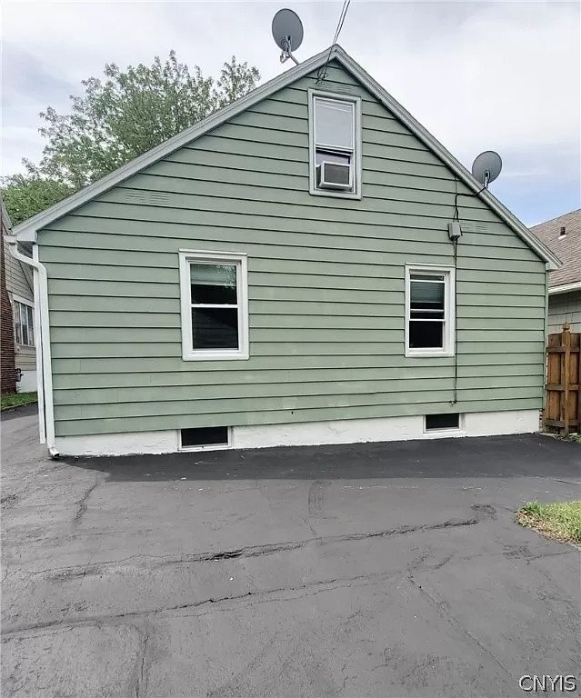 Building Photo - 1129 N Glencove Rd