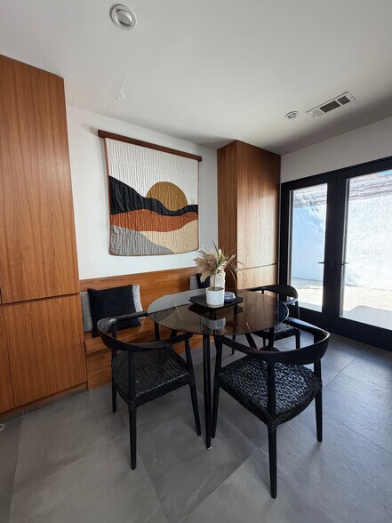 Building Photo - 2009 Warfield Ave