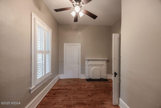 Building Photo - 926 Rose Park