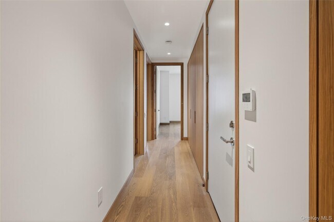 Building Photo - 316 Wall St