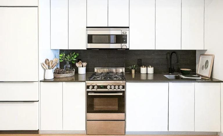 Building Photo - 180 John St