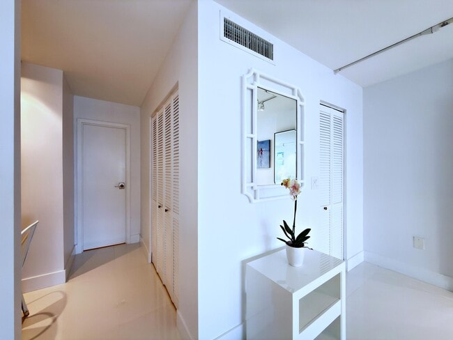 Building Photo - 3546 S Ocean Blvd