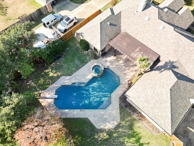 Building Photo - 6814 Hyacinth Ln