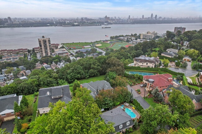 Building Photo - 1 Euclid Rd