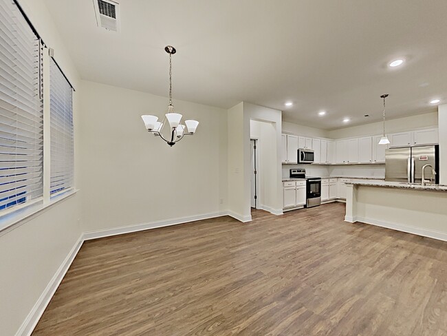 Building Photo - 312 Elmhurst Dr