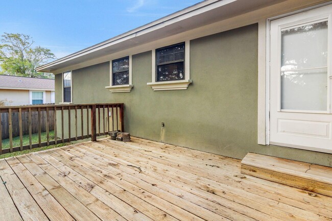 Building Photo - 400 31st St