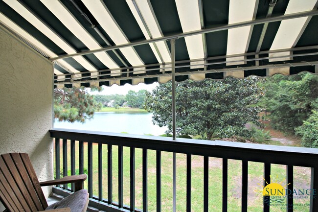 Building Photo - Great 2 Bedroom Lakefront Condo in Niceville