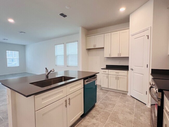Building Photo - 4143 Pino St