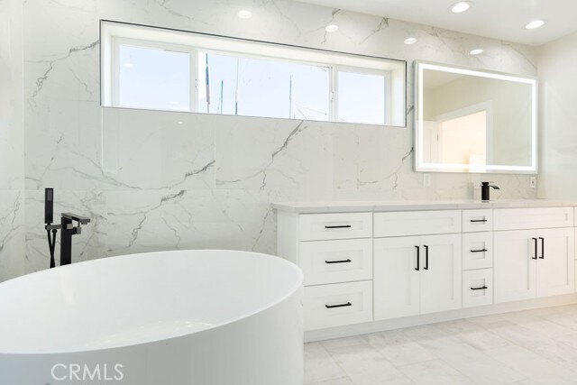 Building Photo - 2850 Zell Dr