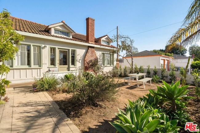 Building Photo - 818 Palms Blvd