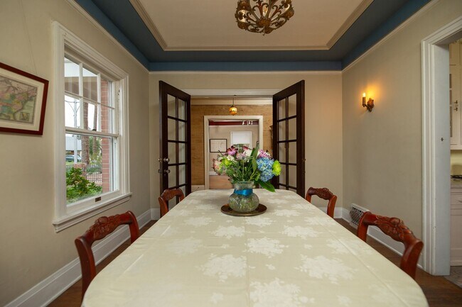 Building Photo - WONDERFUL HISTORIC 5 BED 3 BATH PROPERTY WITH CARRIAGE HOUSE