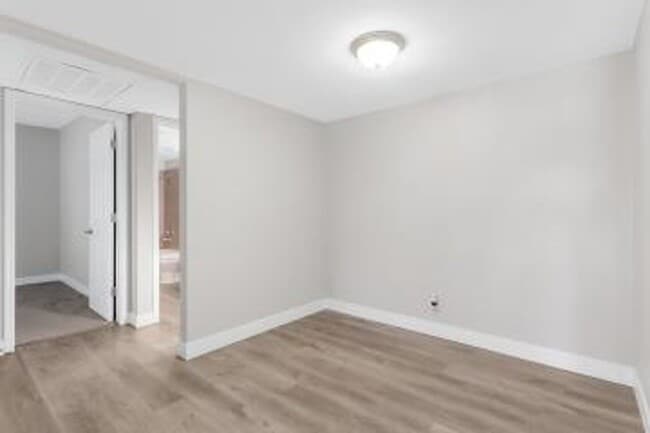 Building Photo - Bella Vita Condominium/Ground Floor/Upgraded/Minutes to the Strip