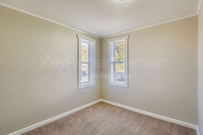 Building Photo - 1010 Jay St