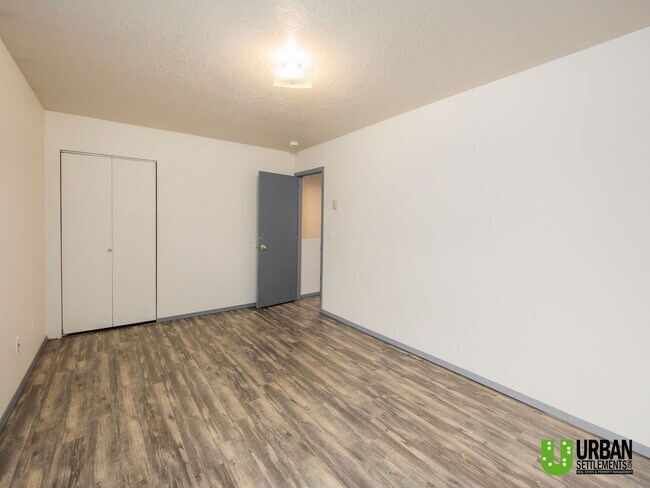 Building Photo - South Hill Gem! Spacious 3 Bedroom Home with Garage