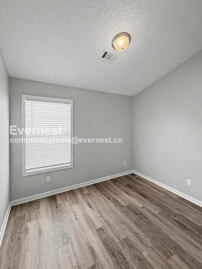Building Photo - 8609 Thomas Ln