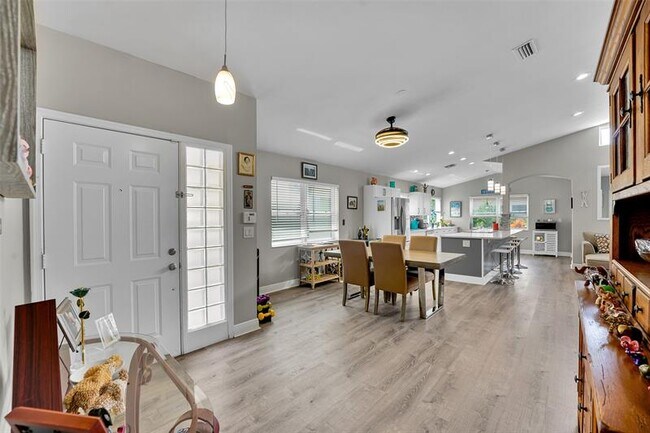 Building Photo - 7917 Travelers Tree Dr