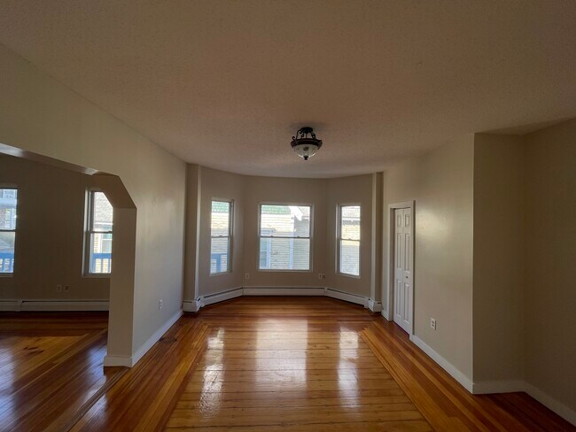 Building Photo - 509 Haverhill St