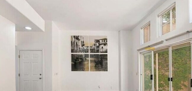 Living Room Wall Art - 4347 Freedom Dr
