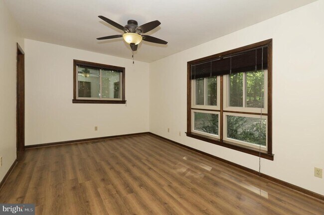 Building Photo - 11800 Wolf Run Ln