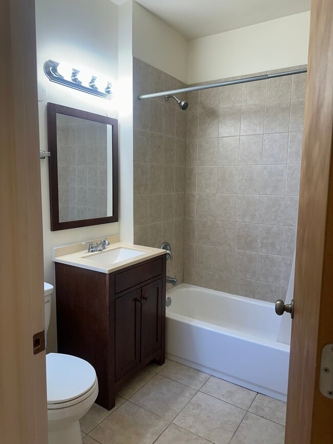 Building Photo - 5826 N Broadway