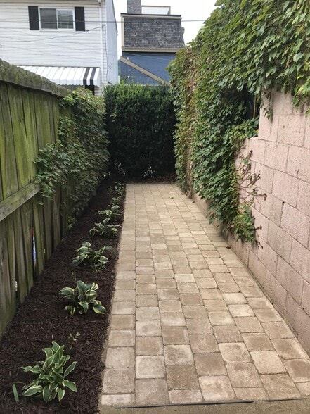 Back Yard - 4937 Hatfield St