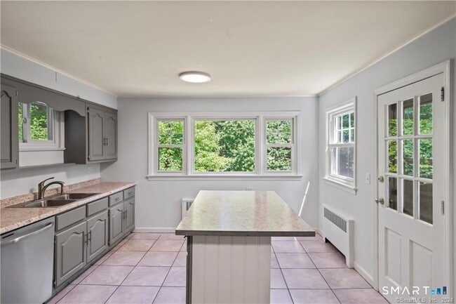 Building Photo - 791 Newfield Ave