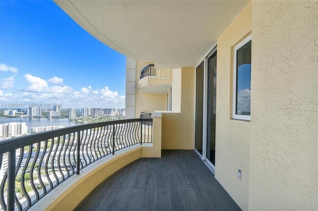 Building Photo - 17875 Collins Ave