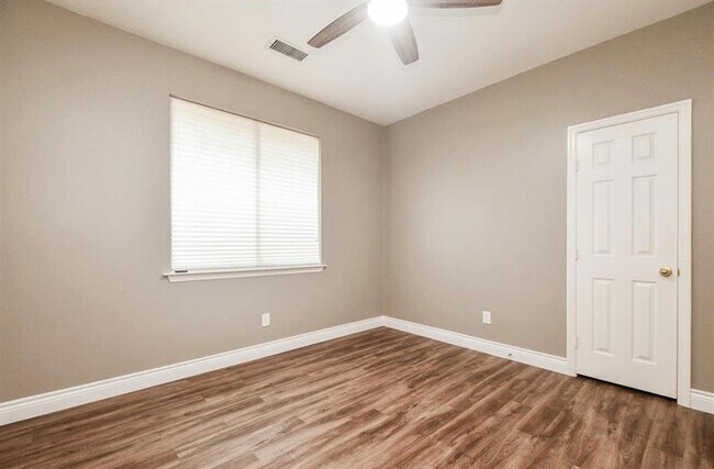 Building Photo - 18 E Knightsbridge Dr
