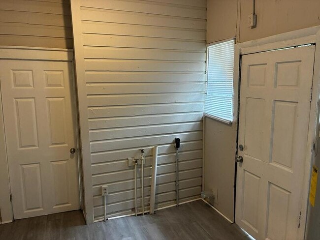 Building Photo - 1672 W 2nd St