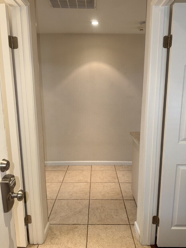 Building Photo - 3-Bedroom Home, Large Rear Yard! La Quinta, Long-term (1 Year) Rental