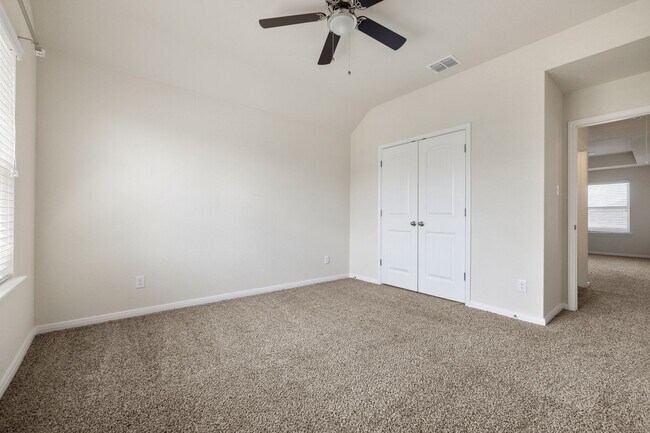 Building Photo - Spacious 4BR Home with Game Room, High Ceilings & Private Backyard in Schertz