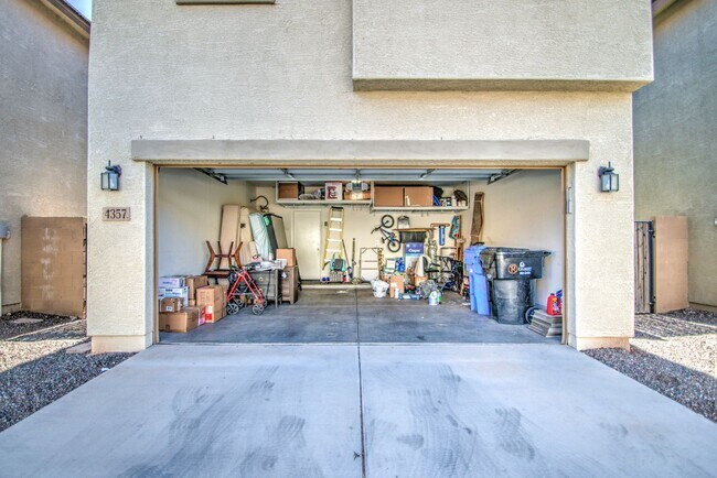 Building Photo - Cooley Station Stunning 3 bedroom!