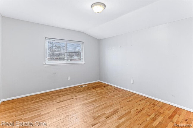 Building Photo - 30450 Avondale St