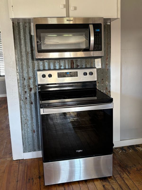 Building Photo - 874 Oasis St