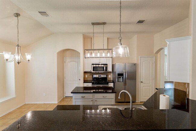 Building Photo - 24807 Lazy Tee Ln