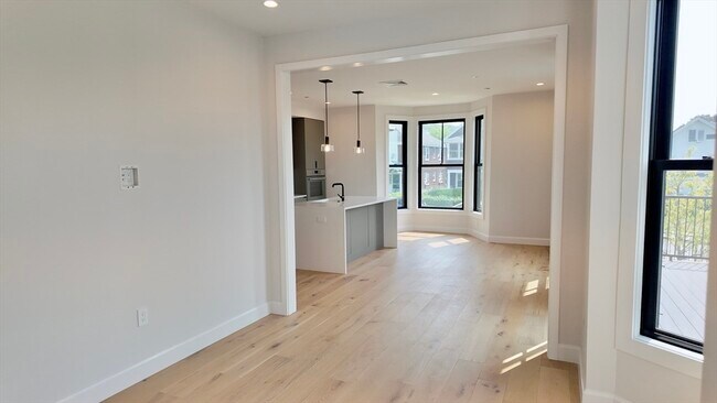 Building Photo - 201 Washington St