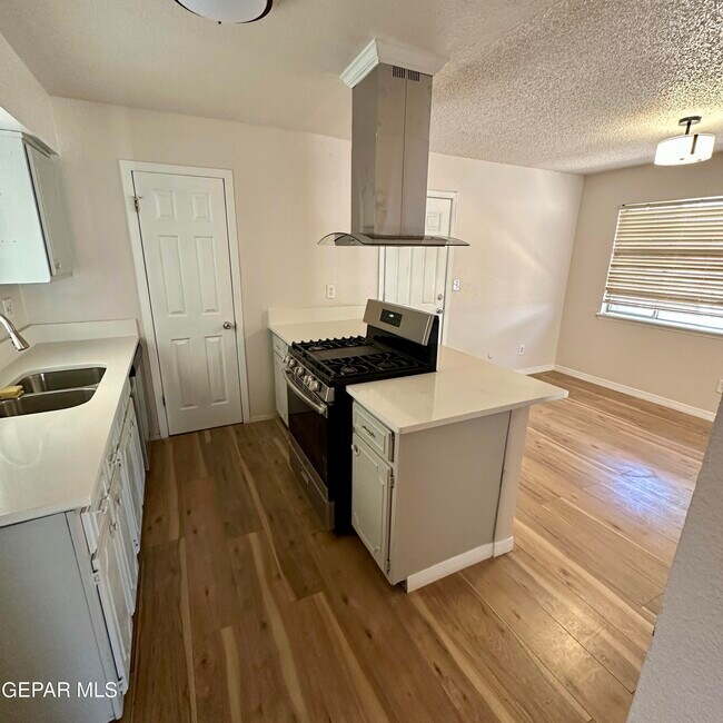 Primary Photo - 10457 McCormick Ln