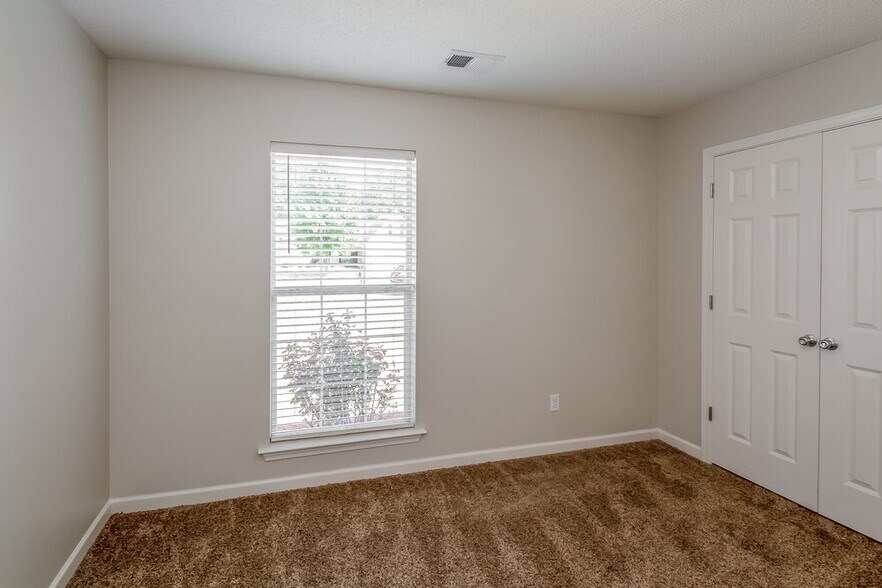 Building Photo - 6443 White Hawk Ln