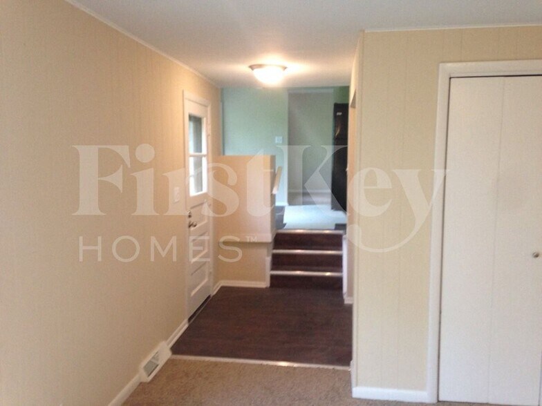 Building Photo - 817 Rose Ln