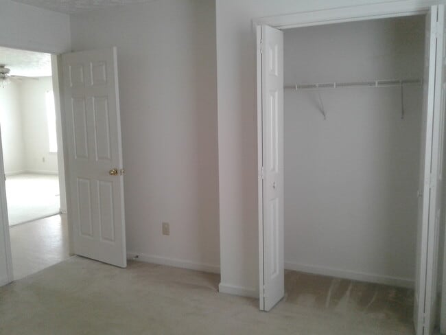 Building Photo - 2 Bedroom 1 Bath Upstairs Unit "Call us about our Move in Special"