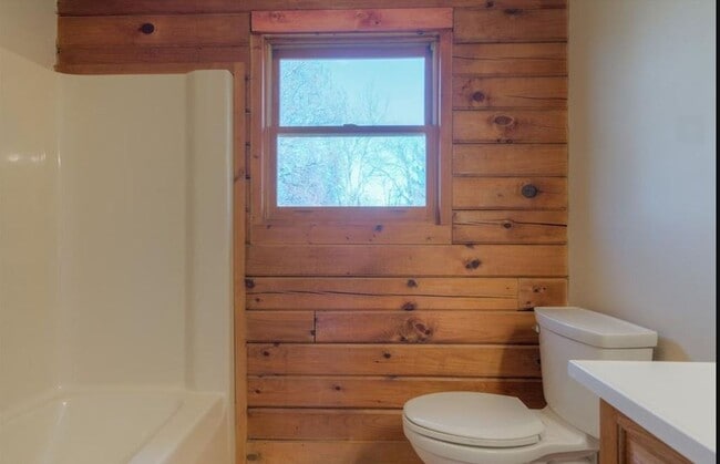 Building Photo - 550 Colhoun| Move In Ready!