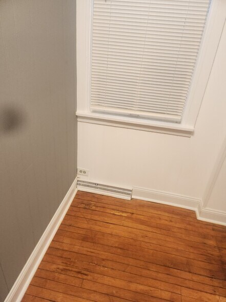 Building Photo - 238 N Lockwood Ave