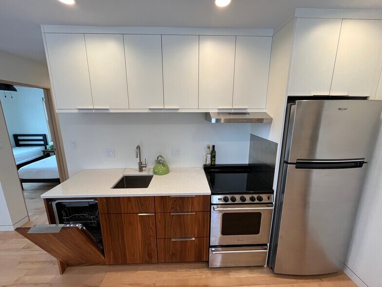 Building Photo - 802 Heivly St