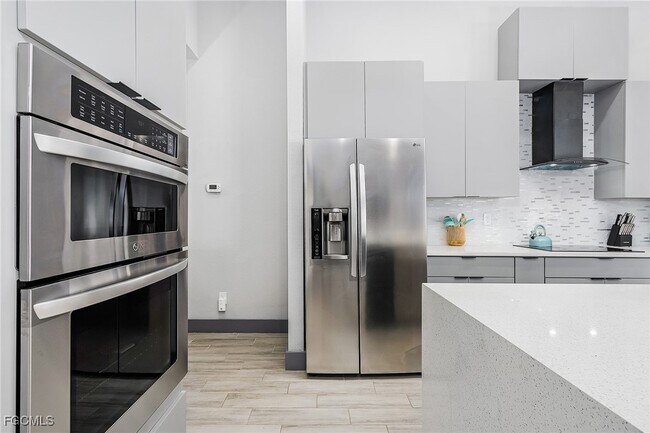 Building Photo - 1802 SW 2nd Terrace