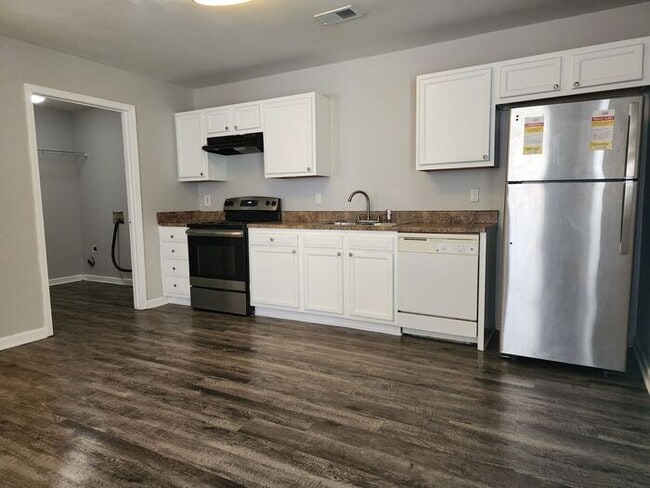 Building Photo - All Electric 1 Bedroom 1 Bathroom- WATER Flat Rate $50